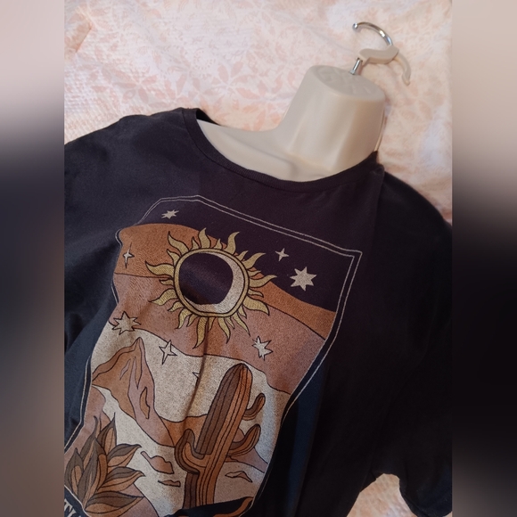 Black Graphic Crop Top - Picture 3 of 3